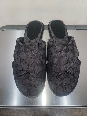 Coach logo crisscross slides